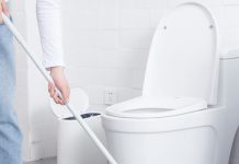 Nhà vệ sinh bị ố vàng, phải làm sao?